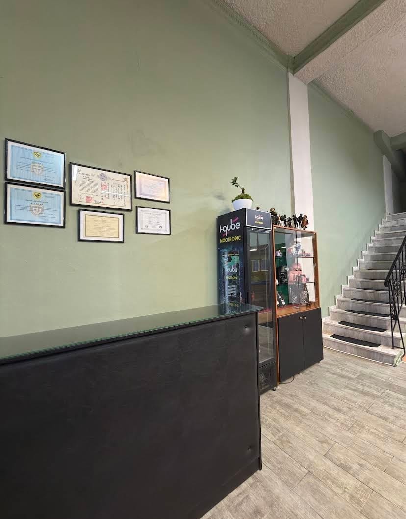 Μέσα στην Kallistis Fight Academy — υποδοχή και πιστοποιήσεις